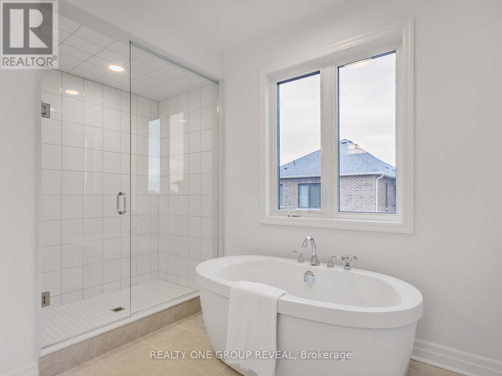 4 Spring Oak Crescent, Markham, Ontario  L6C 3R6 - Photo 25 - N12120284