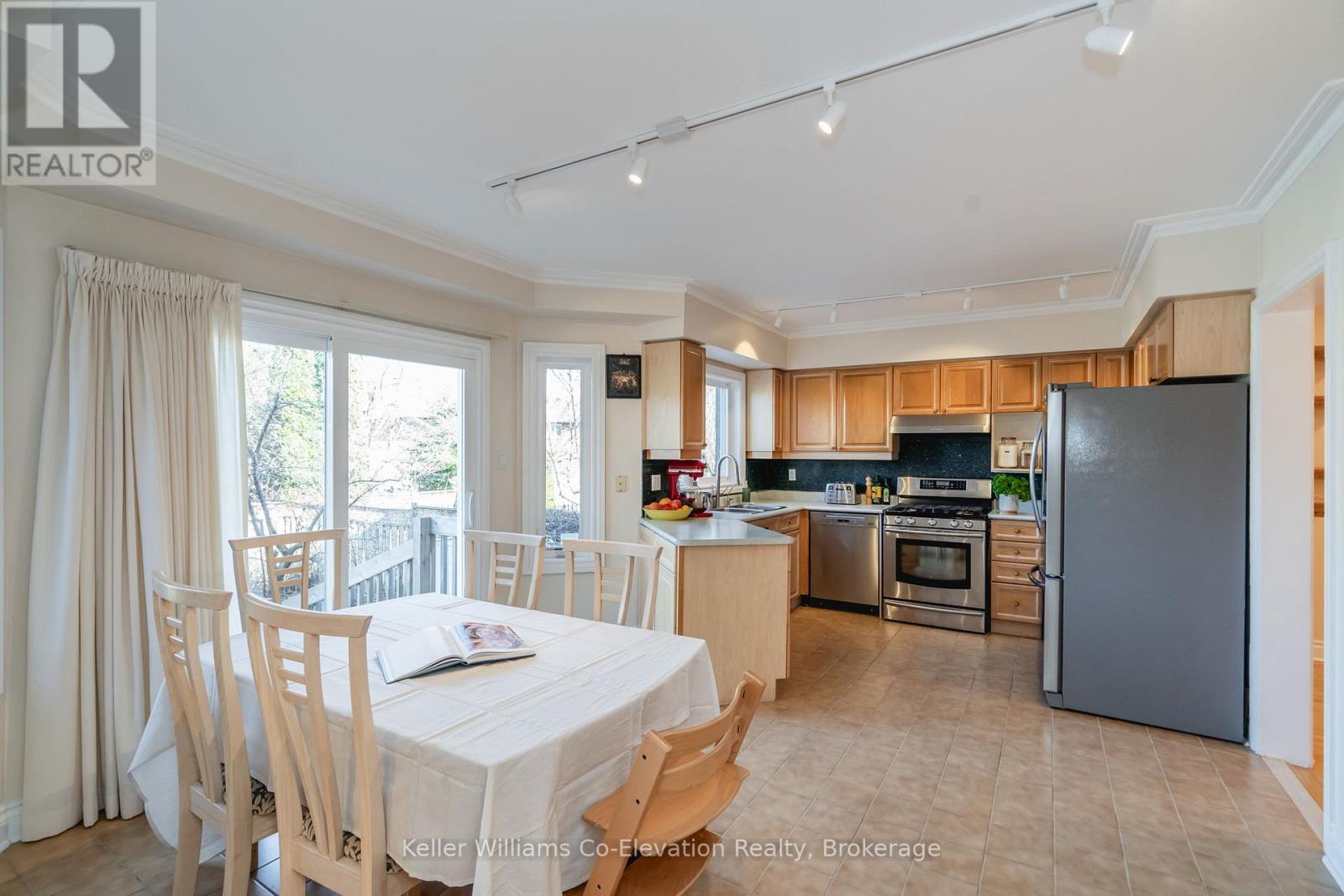141 Larratt Lane, Richmond Hill (Westbrook), Ontario  L4C 0E6 - Photo 12 - N12063088