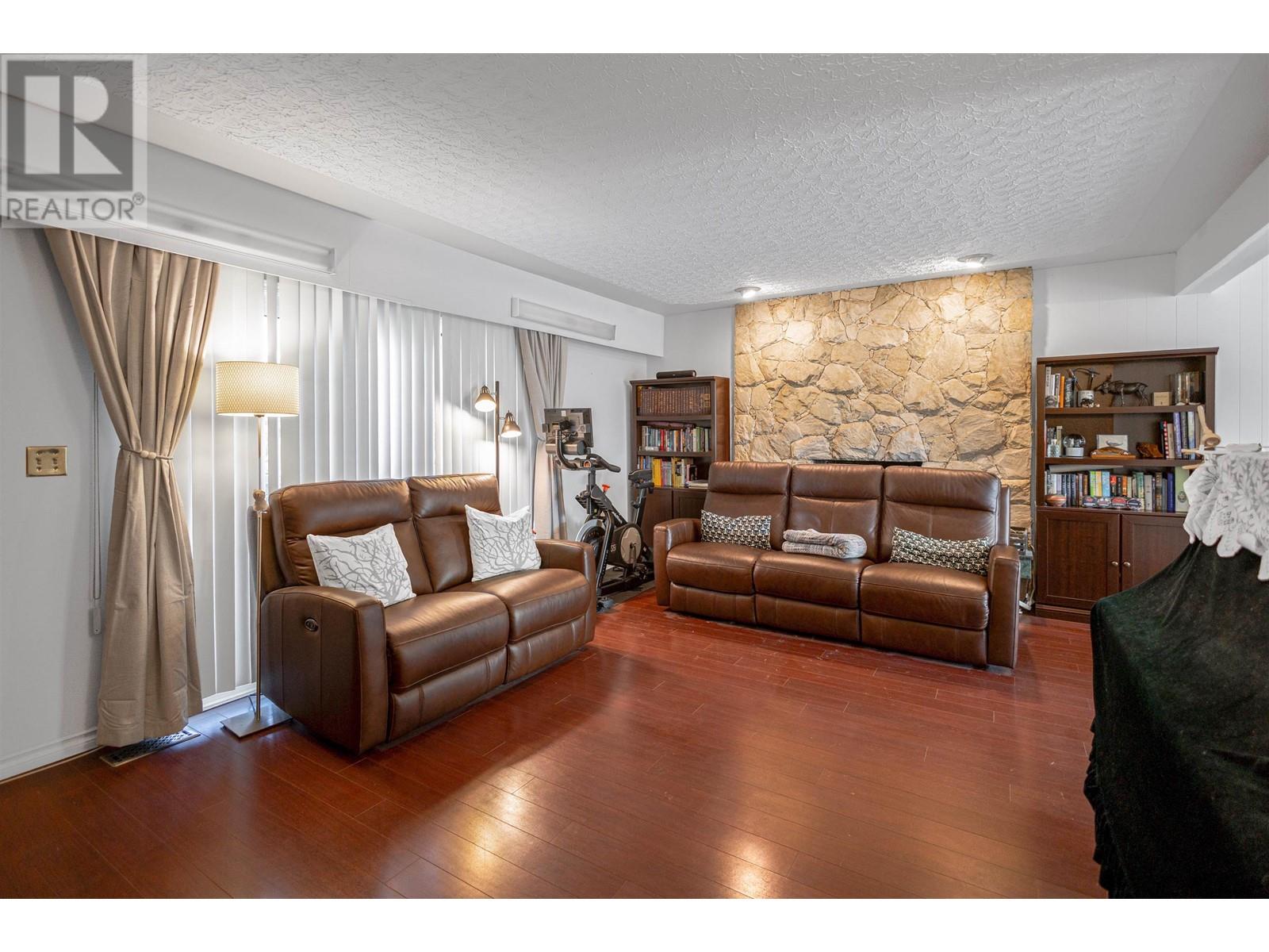 Property at 5540 PARKER STREET image 2
