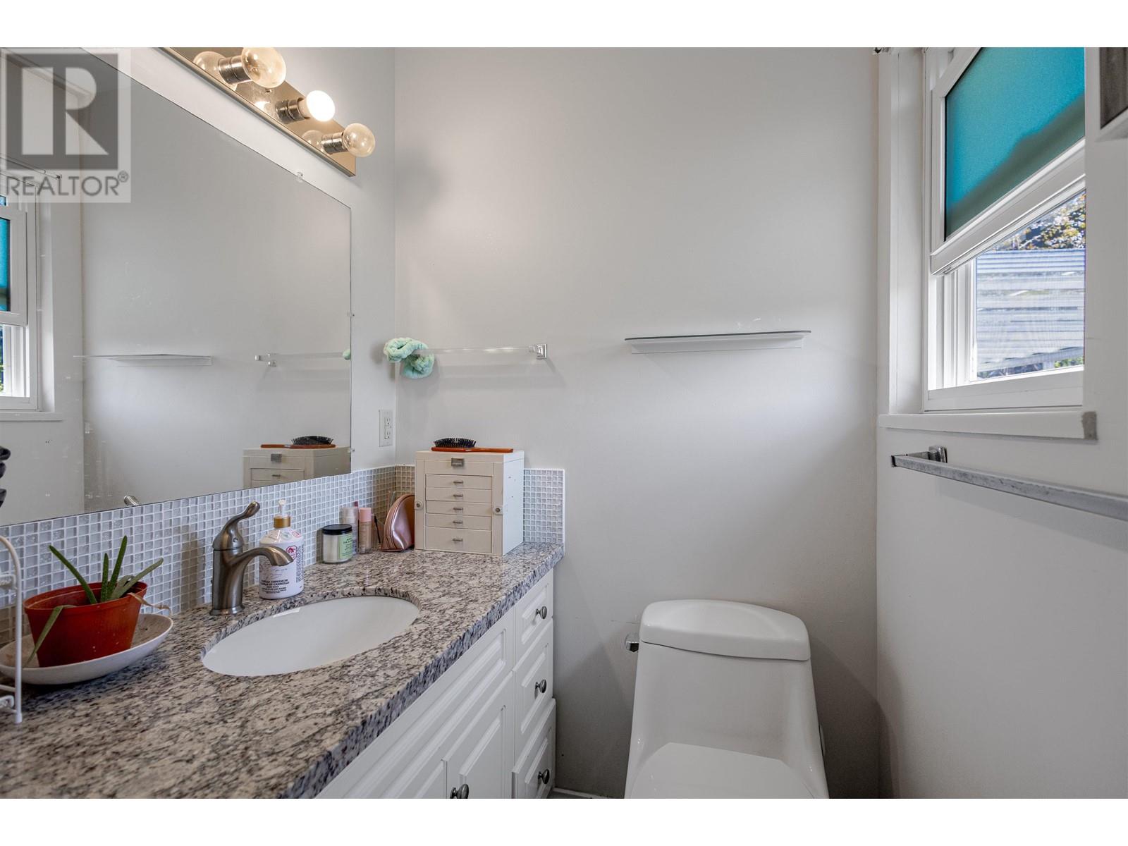 5540 Parker Street, Burnaby, British Columbia  V5B 1Z7 - Photo 17 - R2997410