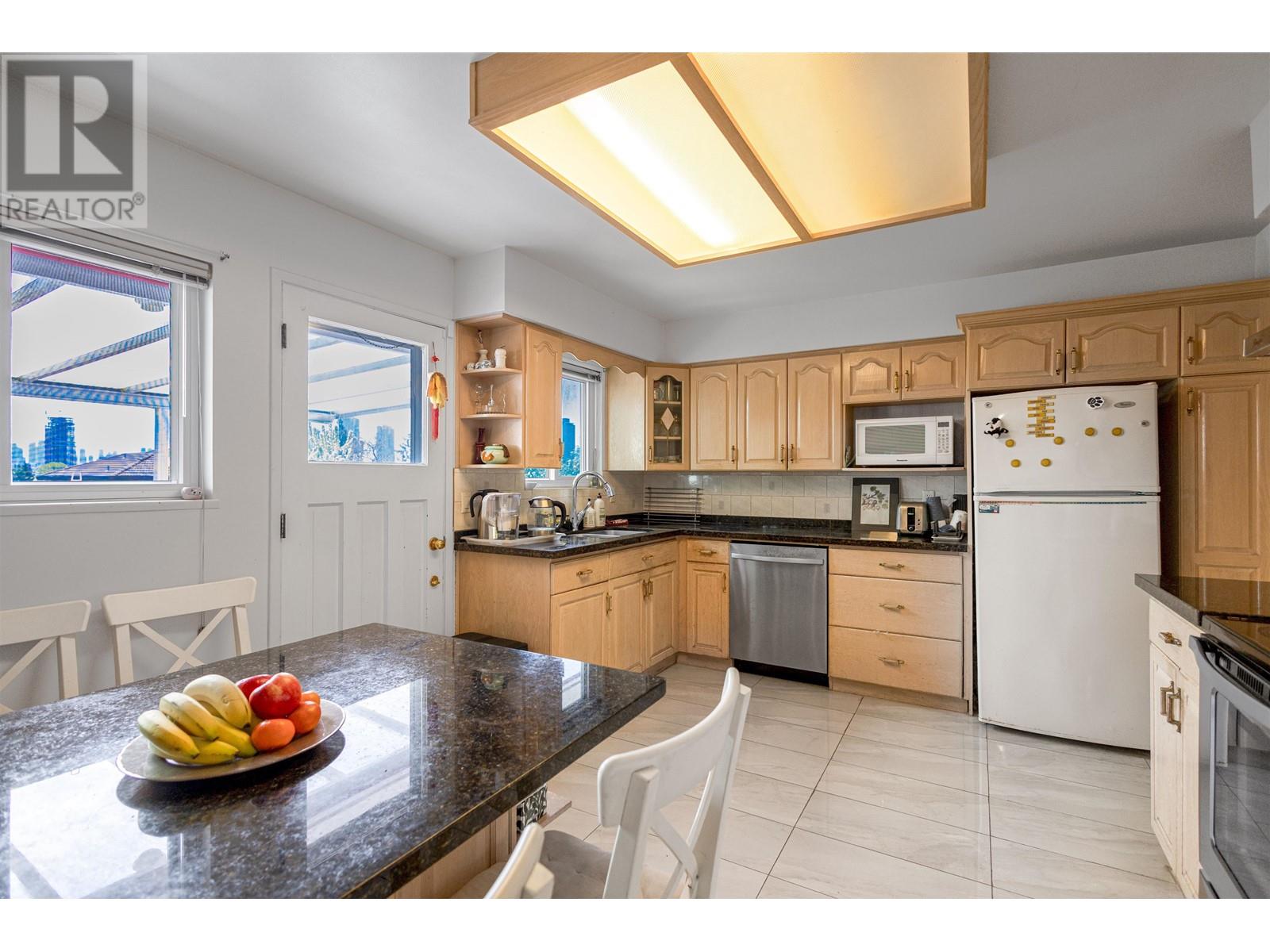 5540 Parker Street, Burnaby, British Columbia  V5B 1Z7 - Photo 10 - R2997410