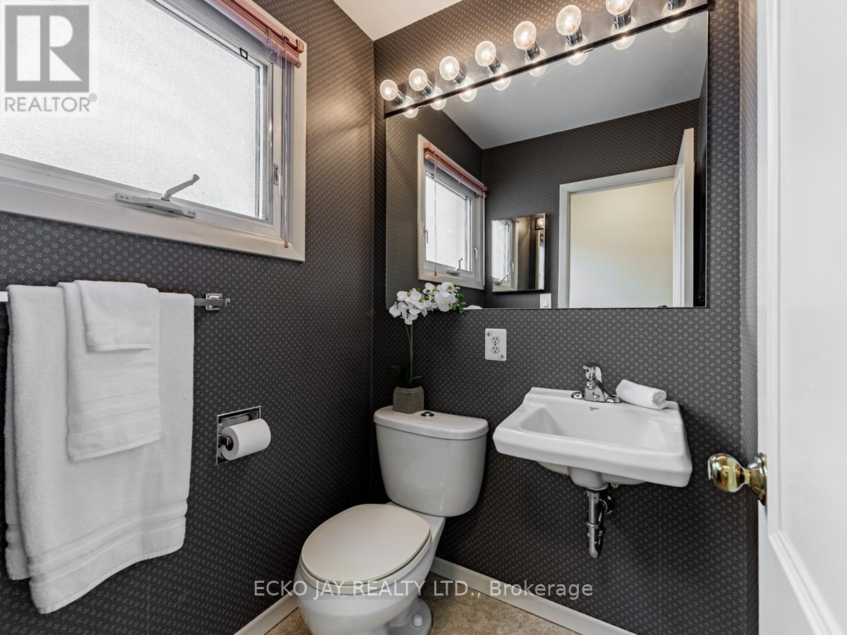 14 Parfield Drive, Toronto (Henry Farm), Ontario  M2J 1B9 - Photo 17 - C12120380