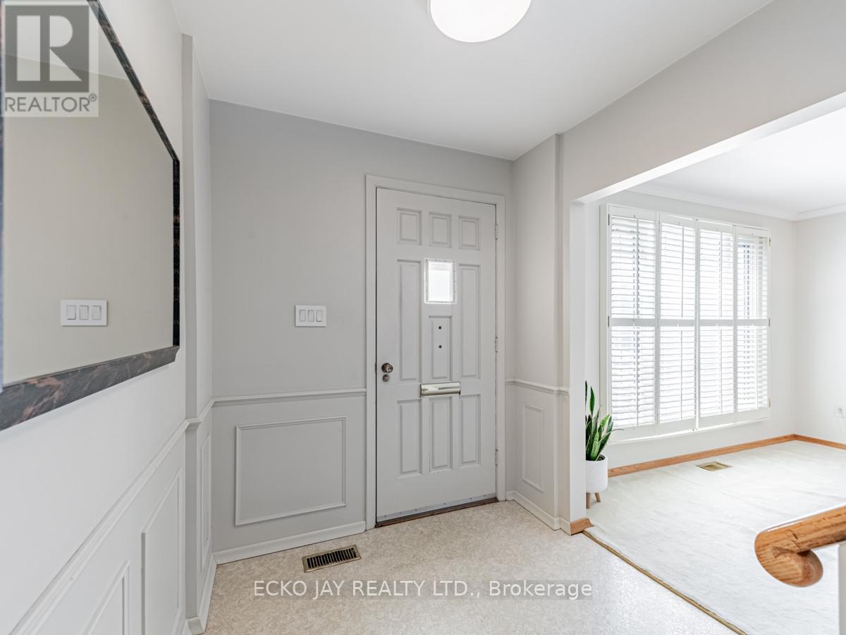 14 Parfield Drive, Toronto (Henry Farm), Ontario  M2J 1B9 - Photo 6 - C12120380