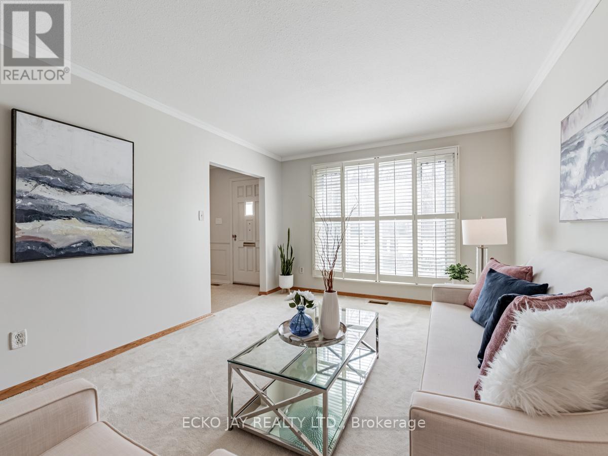14 Parfield Drive, Toronto (Henry Farm), Ontario  M2J 1B9 - Photo 8 - C12120380