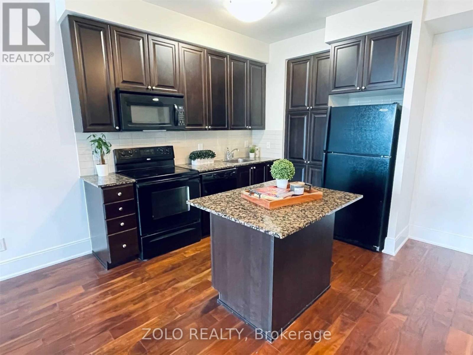 305 - 330 Burnhamthorpe Road W, Mississauga, Ontario  L5B 0E1 - Photo 10 - W12120295