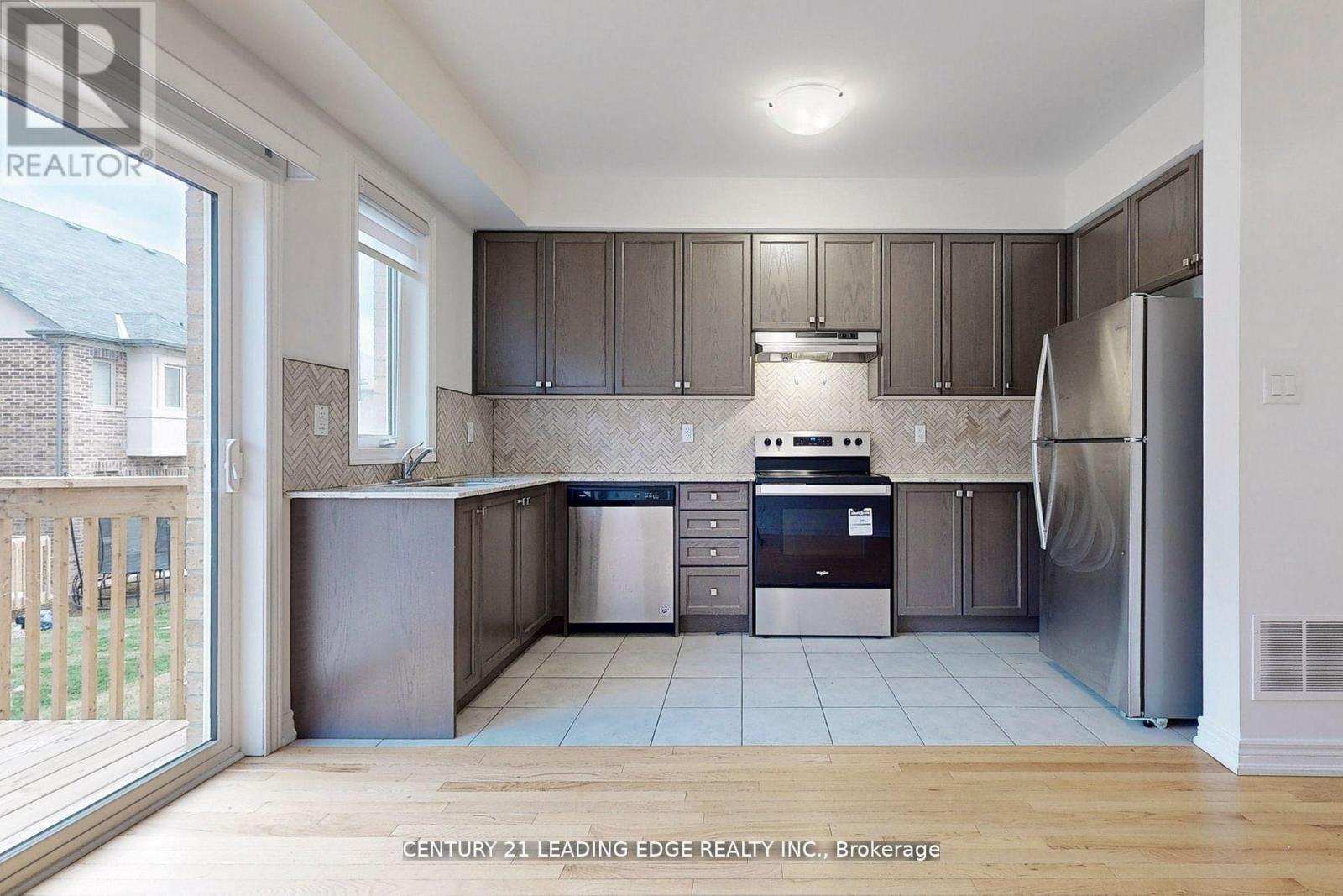 3952 Leonardo Street, Burlington, Ontario  L7M 0Z7 - Photo 8 - W12120301