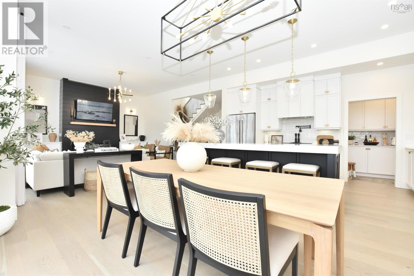 Property at 70 Crownridge Drive image 3