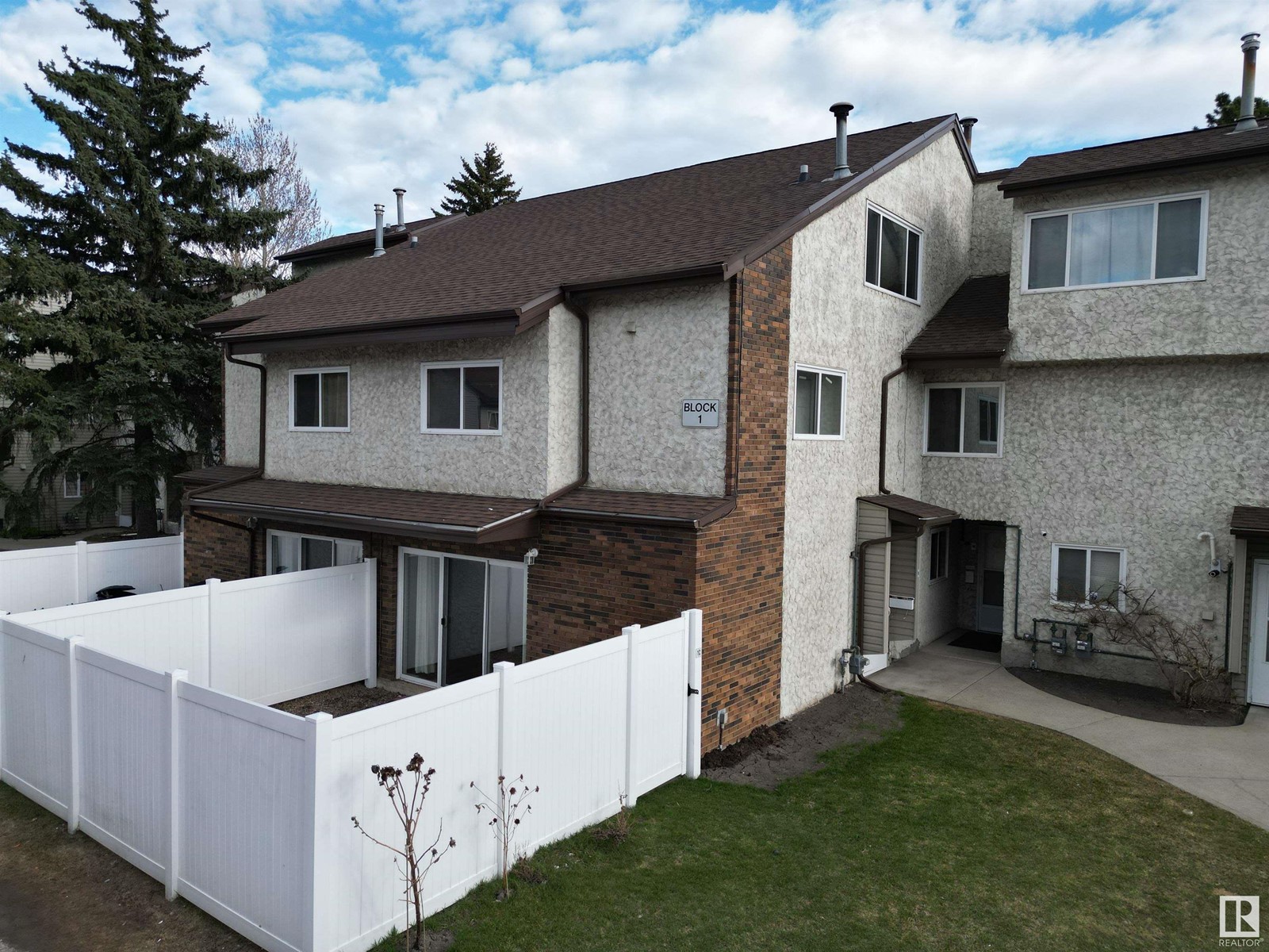 Property at 1C MEADOWLARK VG NW image 2