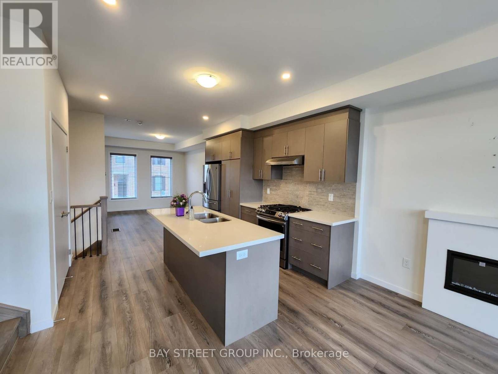 70 Seacoasts Circle, Vaughan, Ontario  L6A 1G3 - Photo 3 - N12120378