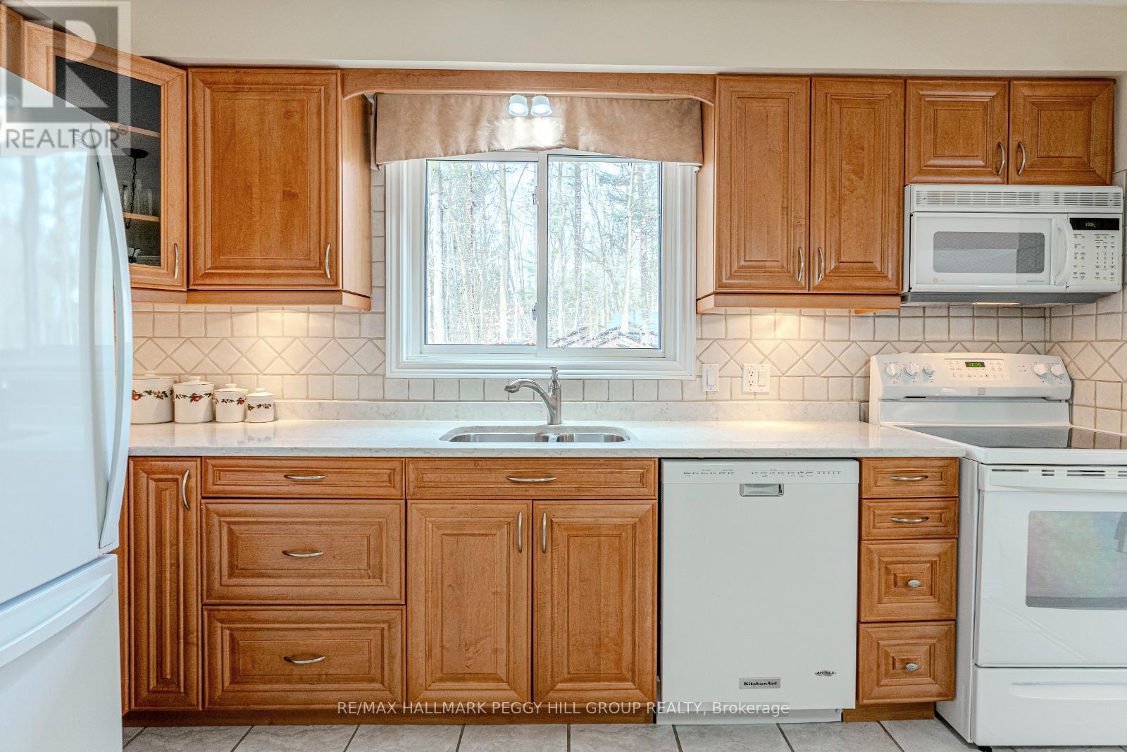 3782 Whitecap Drive, Innisfil, Ontario  L9S 2L4 - Photo 7 - N12120481