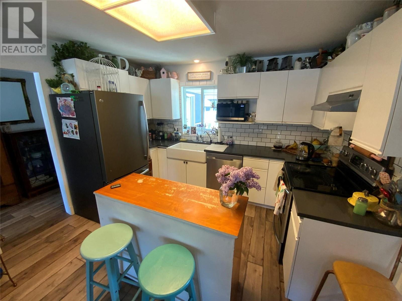 Property at 8609 87TH Street image 2