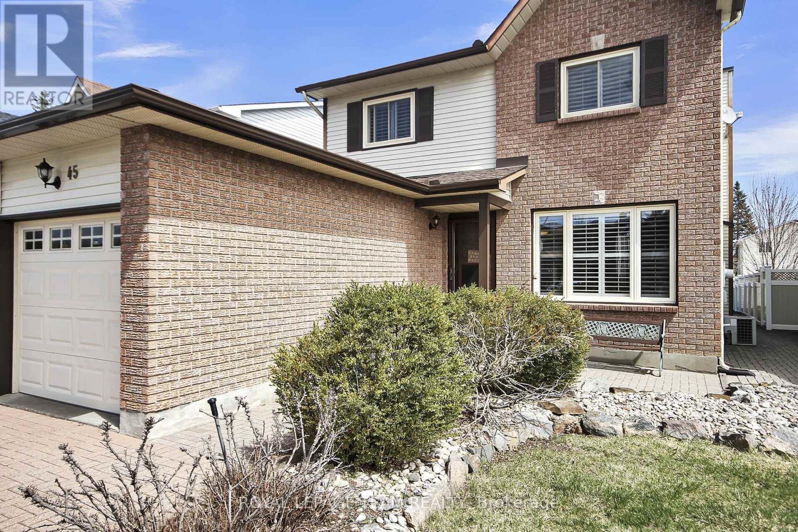 45 Denham Way, Ottawa, Ontario  K2S 1H8 - Photo 2 - X12120605