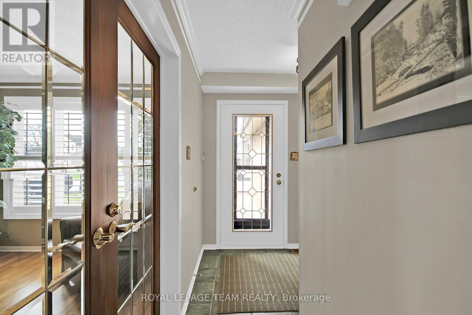 45 Denham Way, Ottawa, Ontario  K2S 1H8 - Photo 4 - X12120605