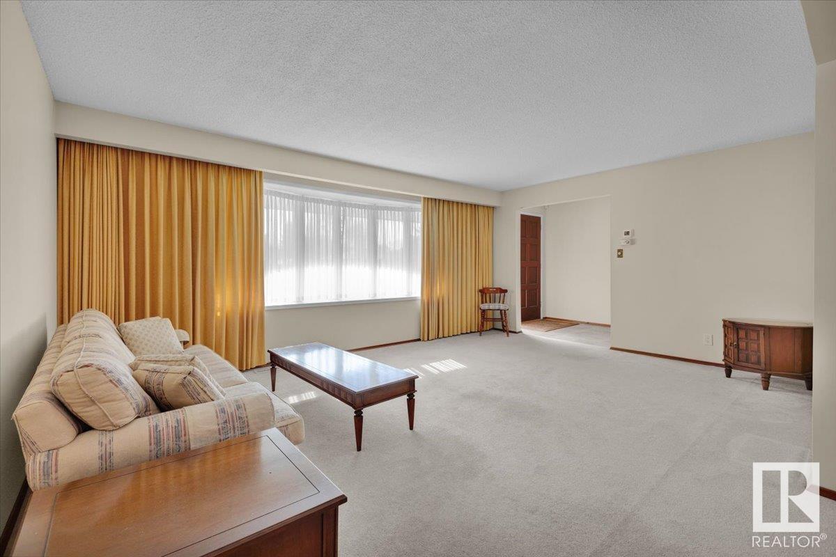 Property at 7626 154 ST NW image 4