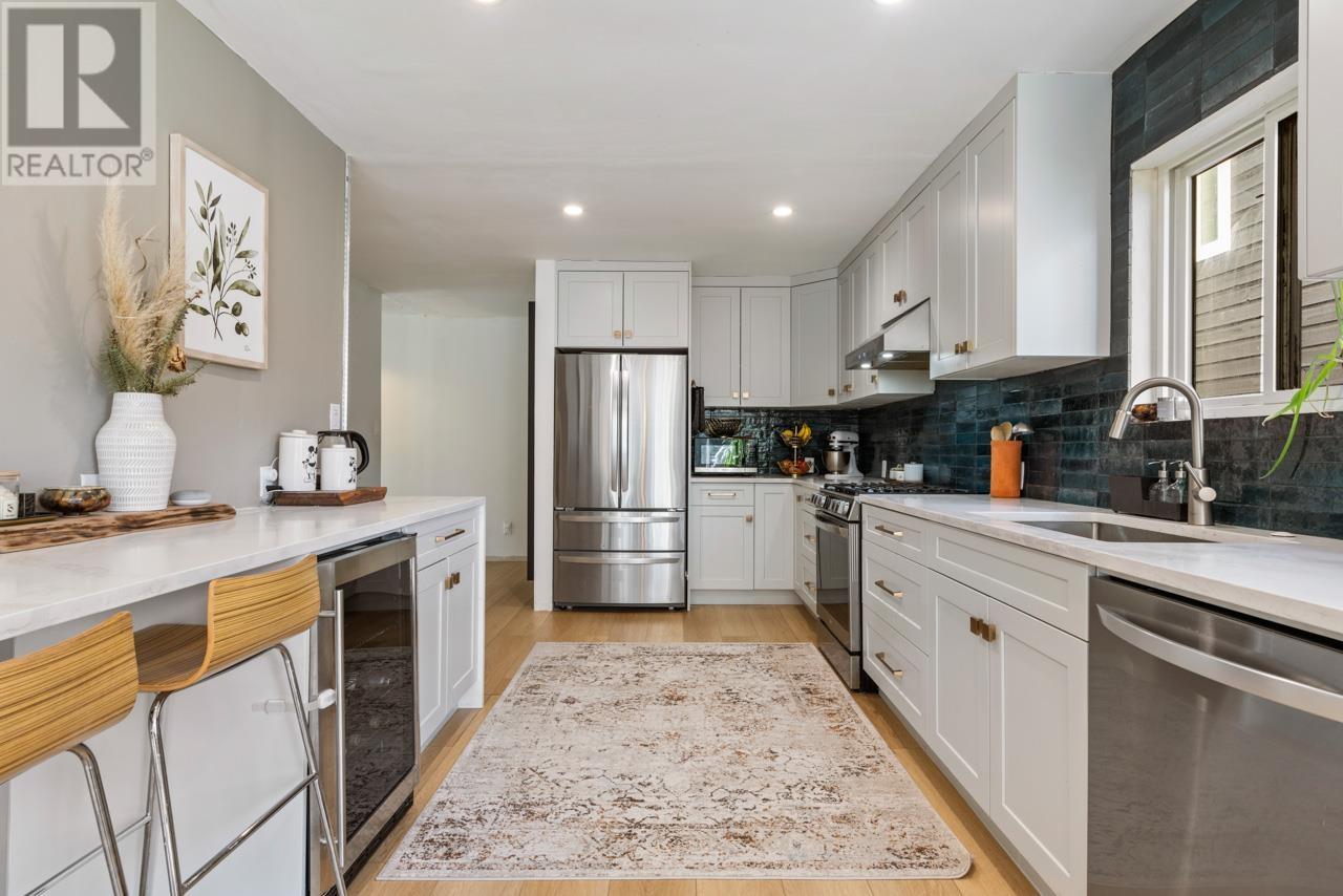 1110 Deep Cove Road, North Vancouver, British Columbia  V7G 1S3 - Photo 6 - R2997446