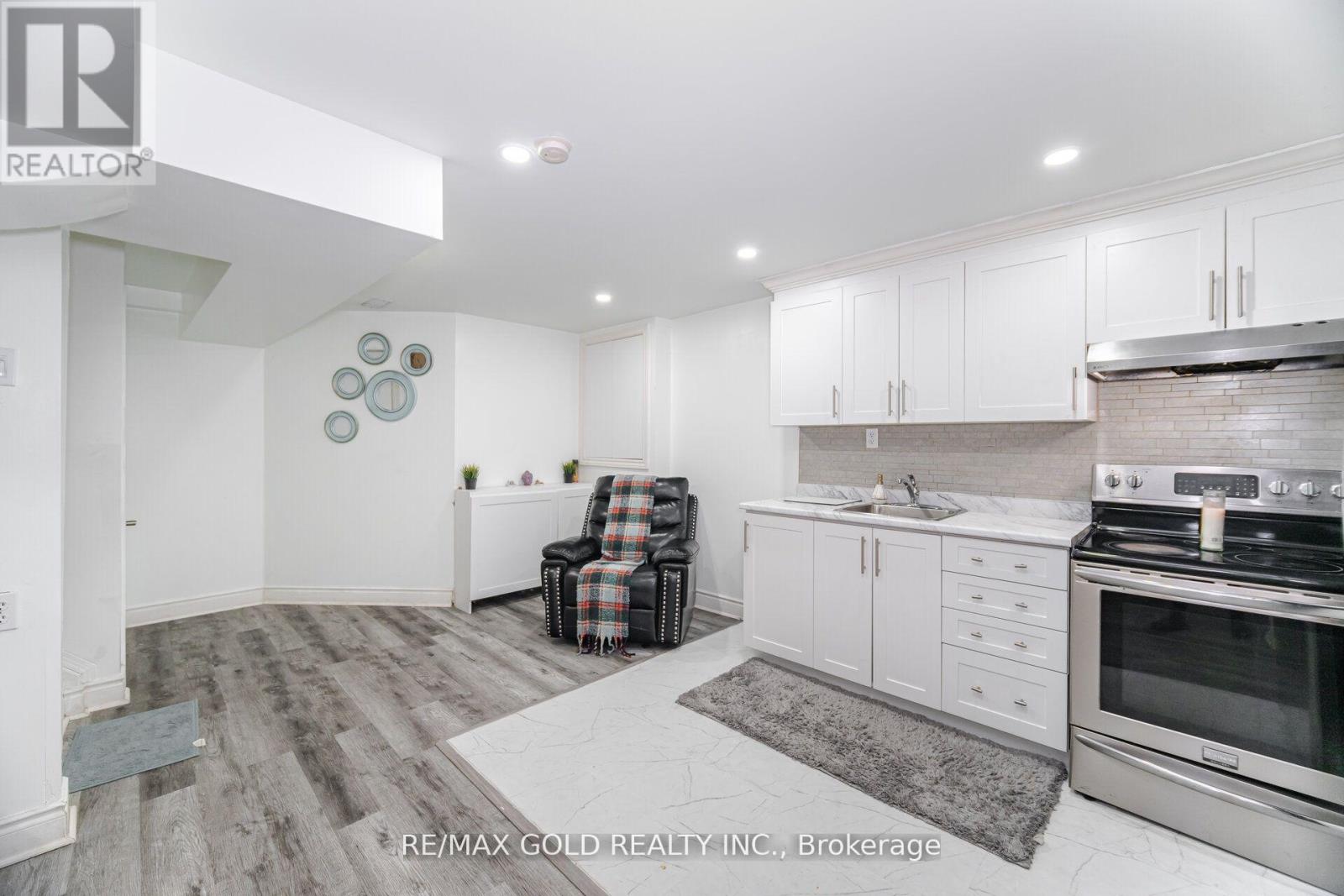 7 Creekwood Drive, Brampton (Snelgrove), Ontario  L7A 1G6 - Photo 37 - W12120435