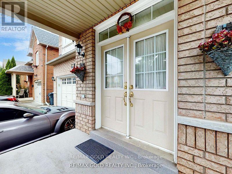 Property at 18 THIMBLEBERRY STREET image 2