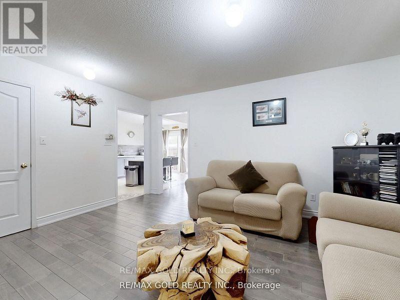 Property at 18 THIMBLEBERRY STREET image 4