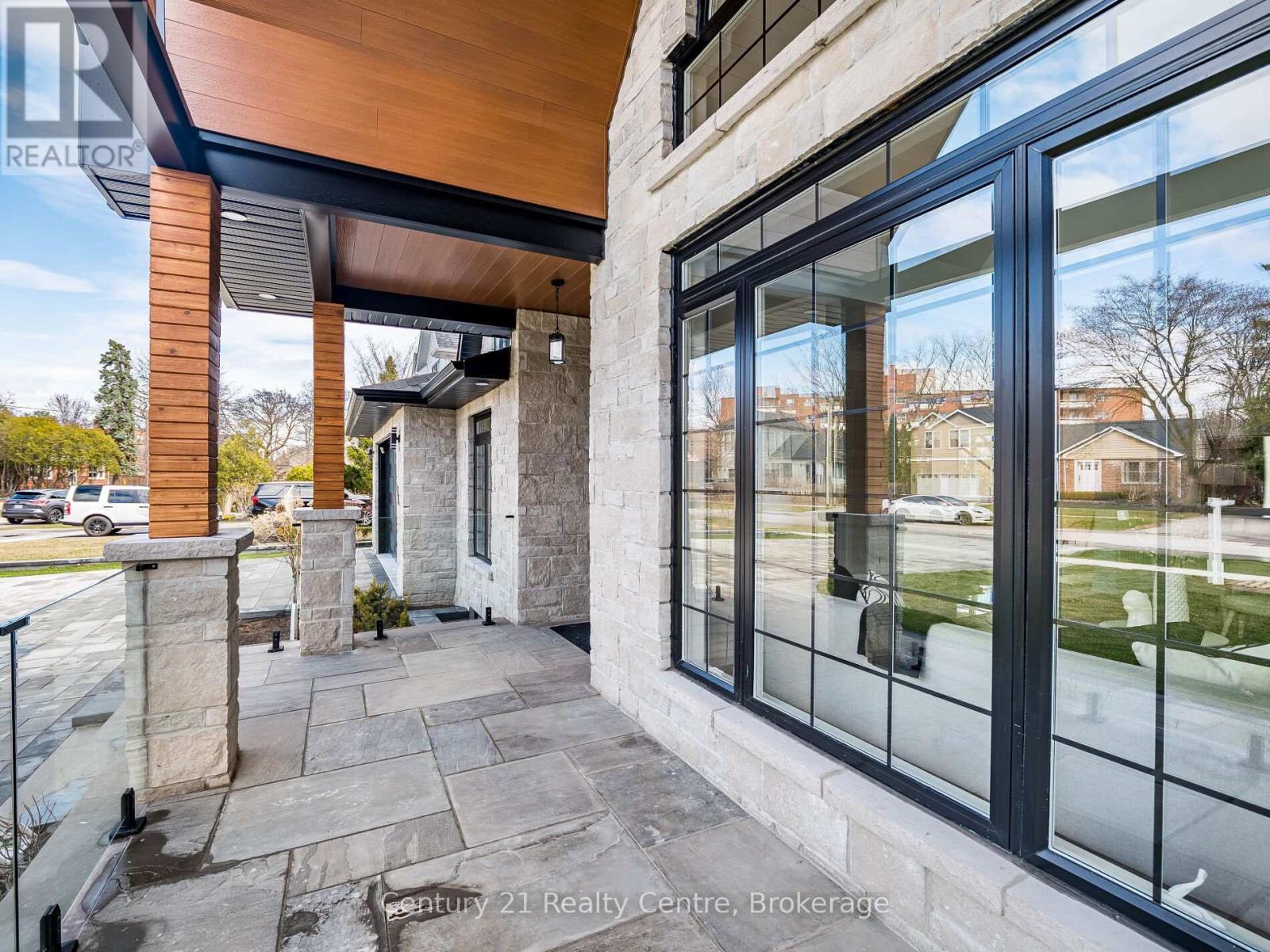14 Crescent Road, Oakville, Ontario  L6K 1W4 - Photo 4 - W12120516
