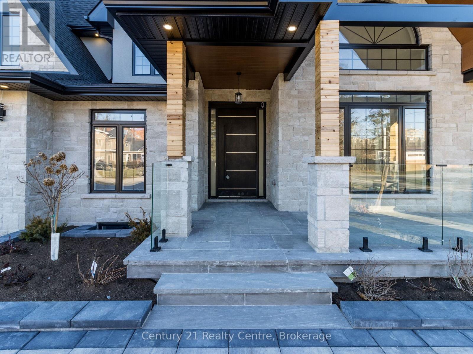 14 Crescent Road, Oakville, Ontario  L6K 1W4 - Photo 5 - W12120516