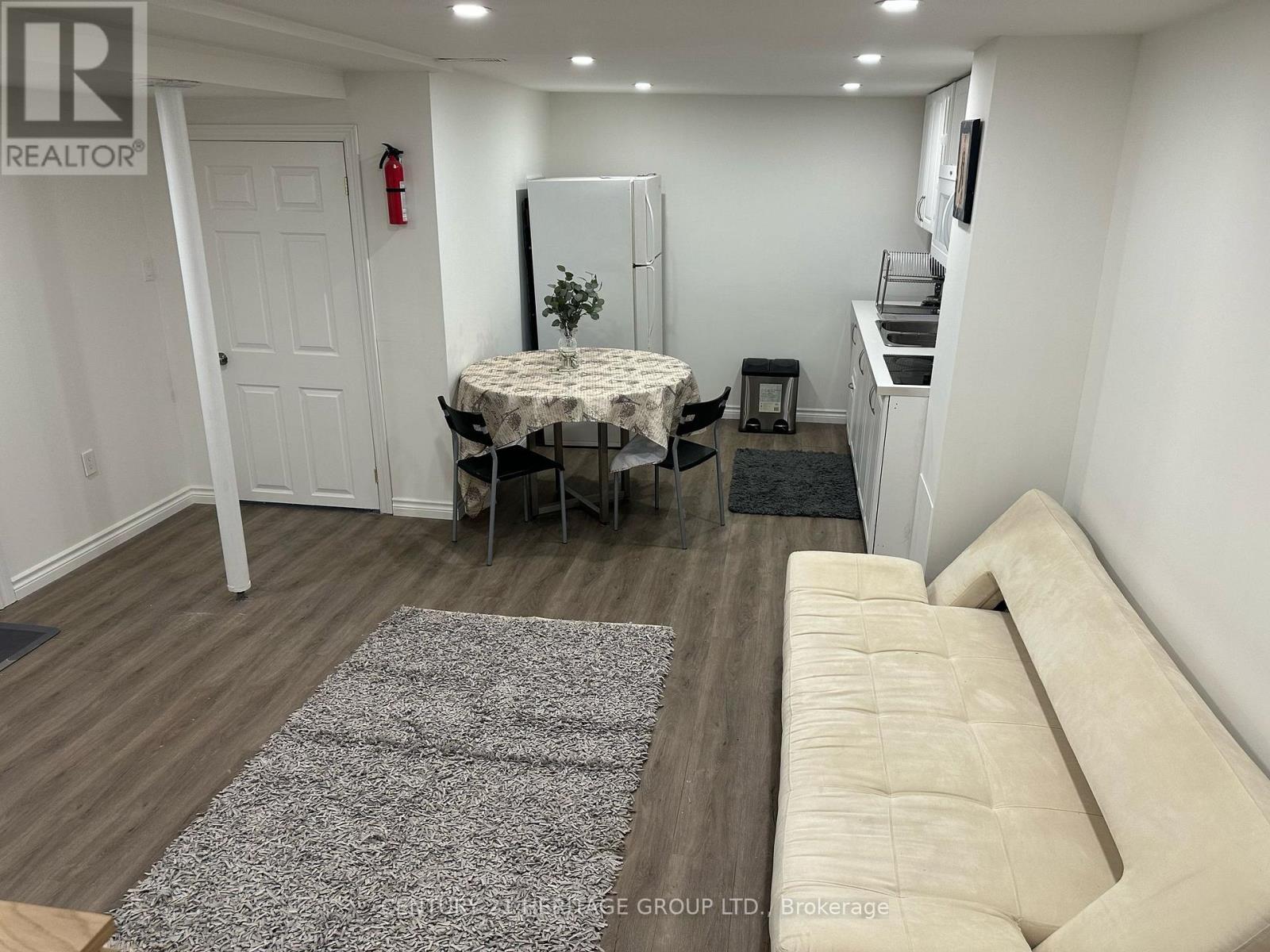 135 Glenway Circle, Newmarket, Ontario  L3Y 7S3 - Photo 4 - N12072224