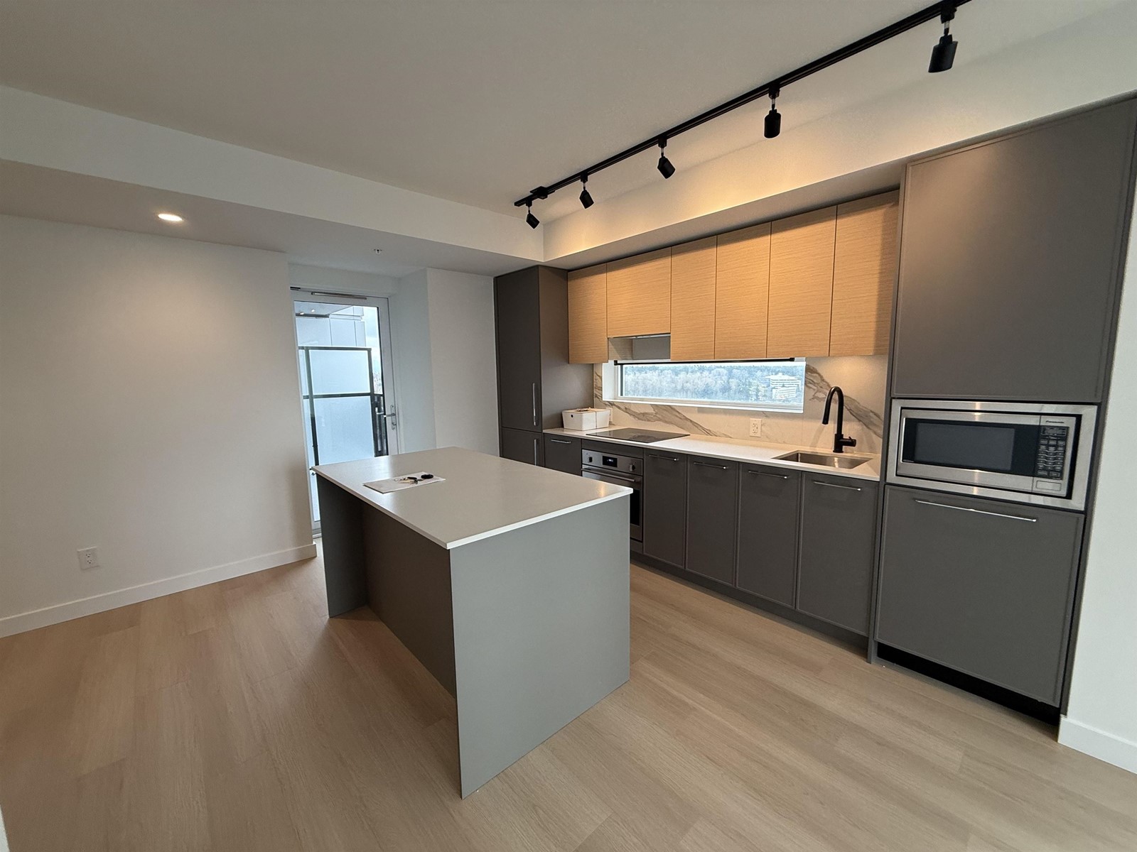 2210 13725 GEORGE JUNCTION, Surrey, British Columbia