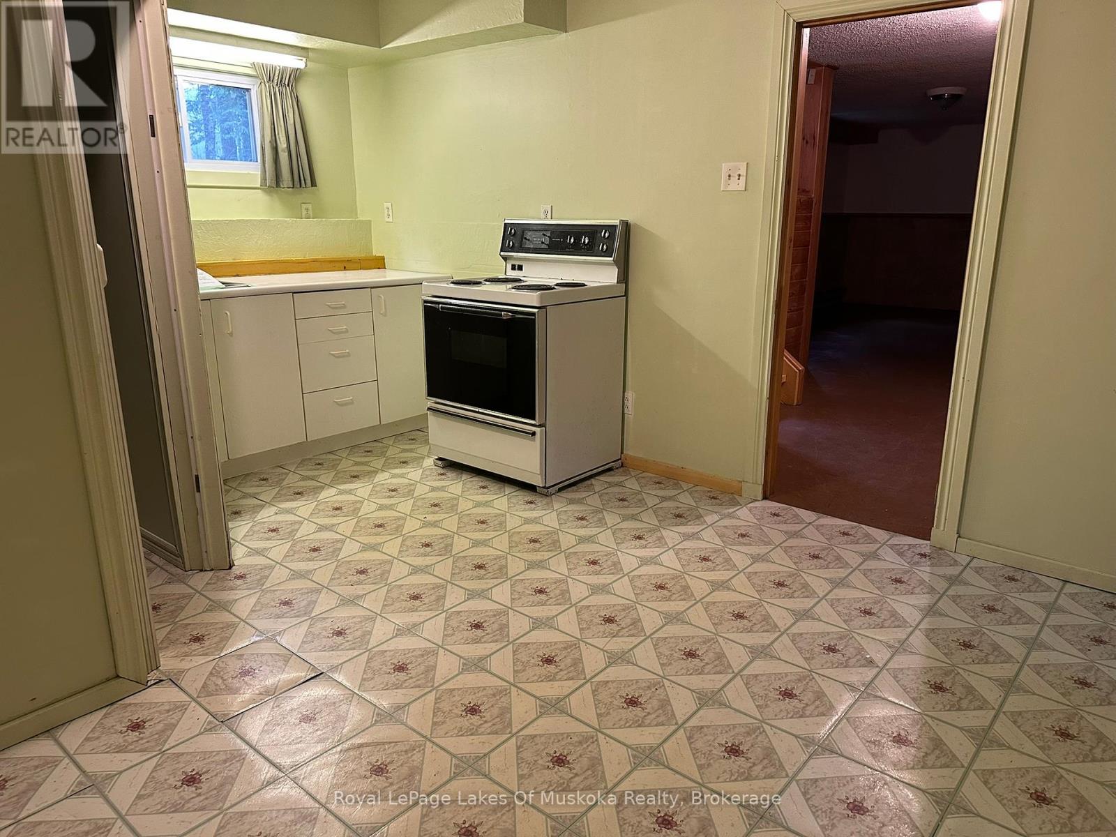 1326 Old North Road, Huntsville, Ontario  P1H 2J4 - Photo 15 - X12120560