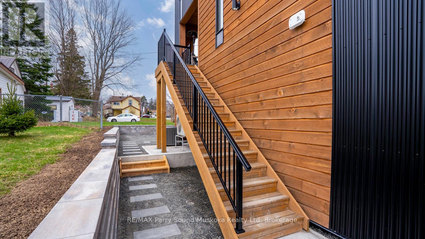 98 James Street, Parry Sound, Ontario  P2A 1T9 - Photo 10 - X12120611