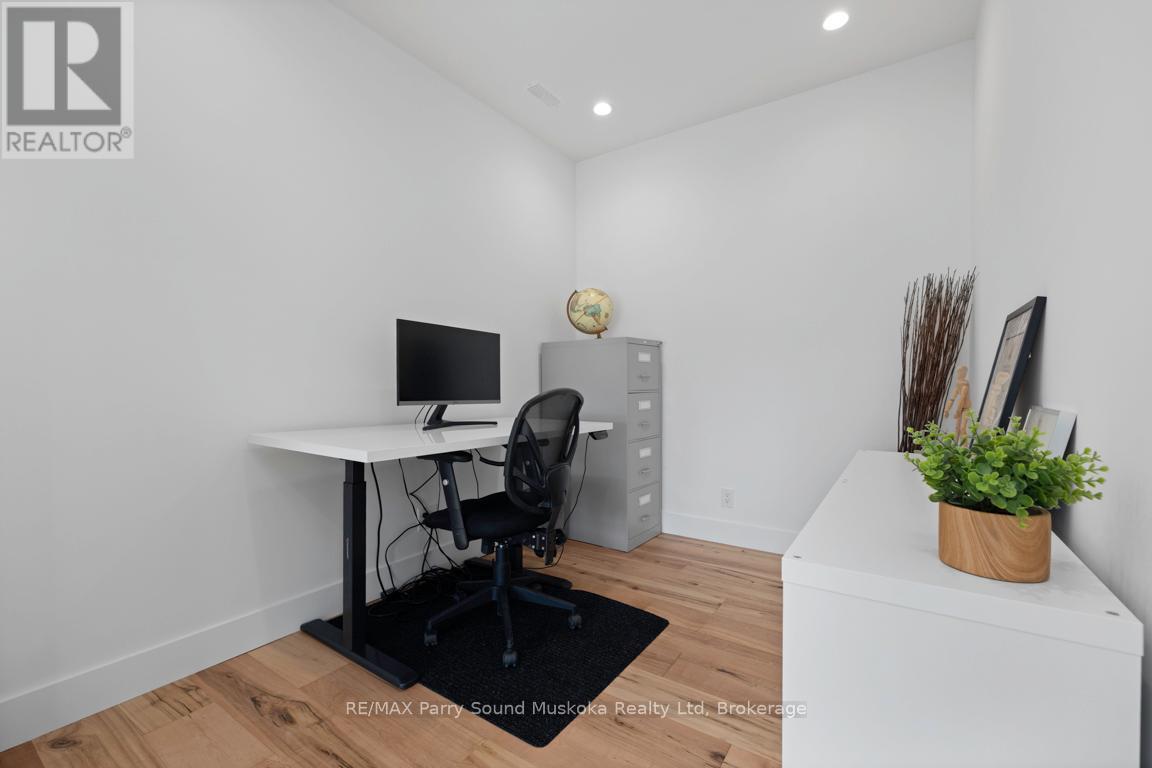 98 James Street, Parry Sound, Ontario  P2A 1T9 - Photo 7 - X12120611