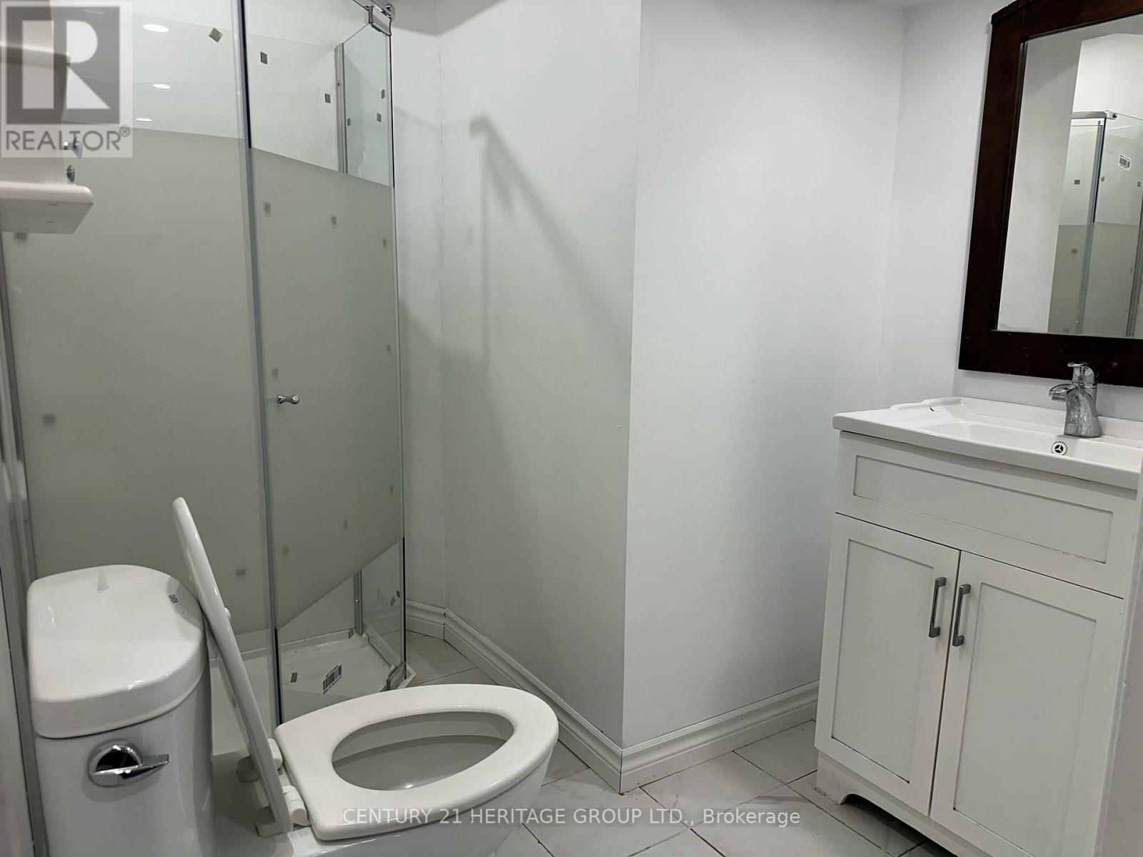 135 Glenway Circle, Newmarket, Ontario  L3Y 7S3 - Photo 7 - N12072224