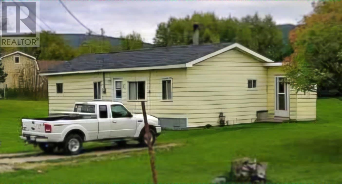 74 Midland Row, Pasadena, Newfoundland & Labrador