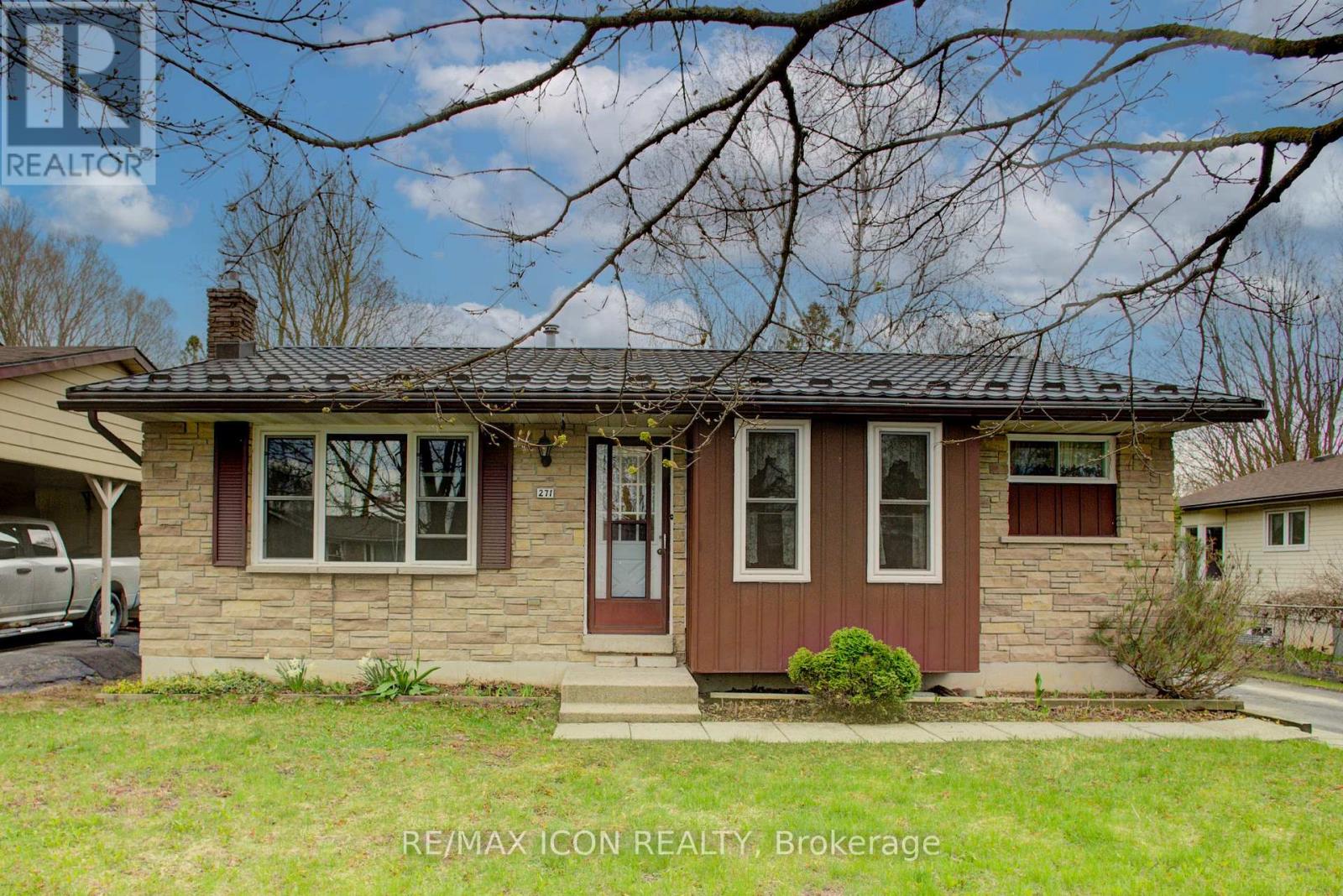 271 Forest Glen Crescent, Wellington North (Mount Forest), Ontario  N0G 2L2 - Photo 1 - X12120530