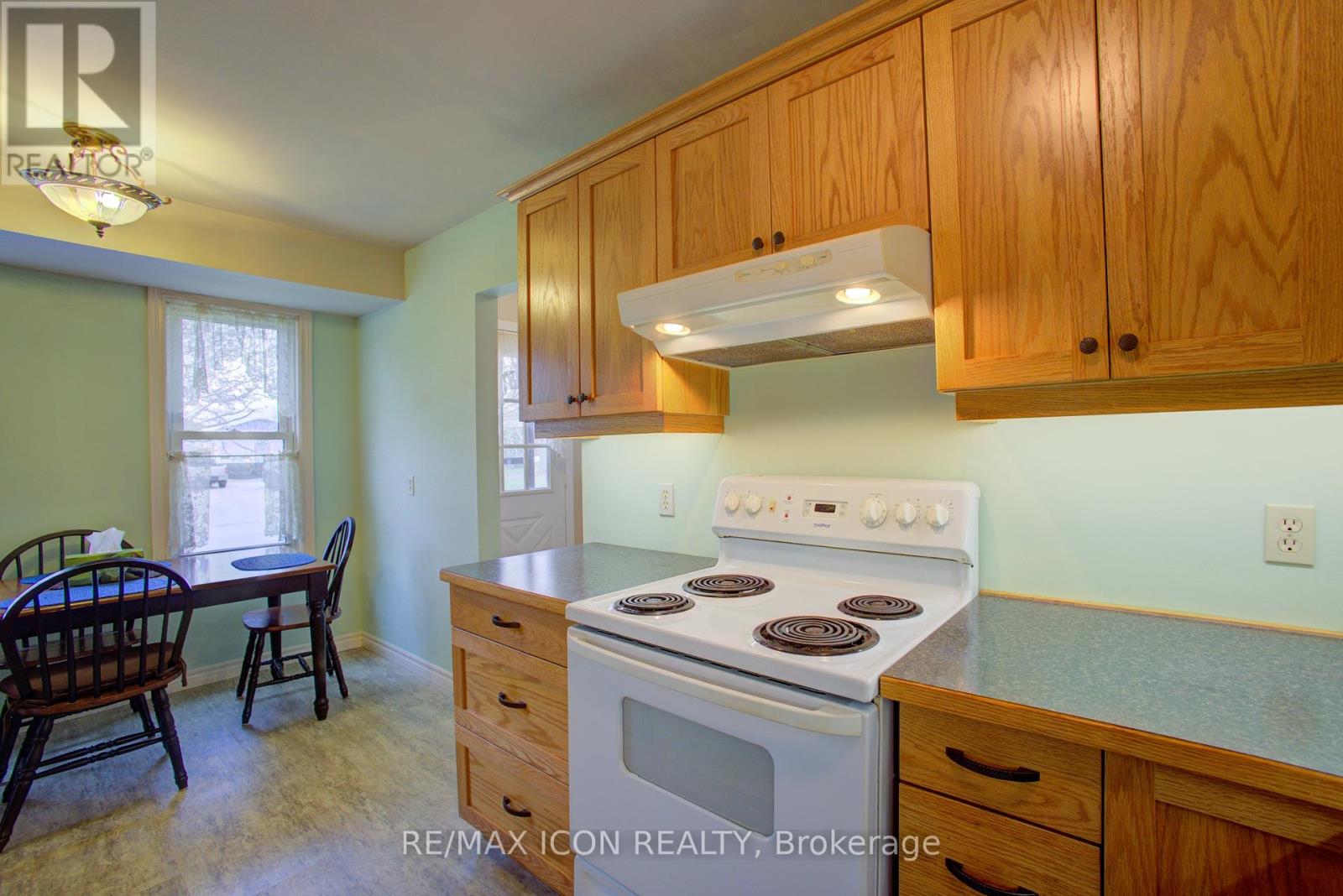 271 Forest Glen Crescent, Wellington North (Mount Forest), Ontario  N0G 2L2 - Photo 16 - X12120530
