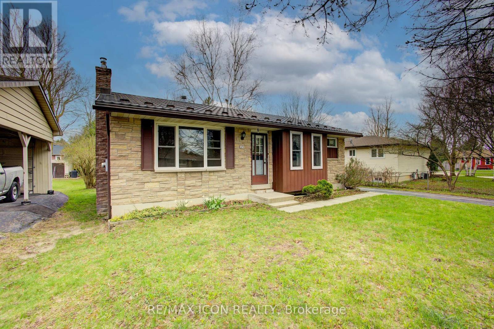 271 Forest Glen Crescent, Wellington North (Mount Forest), Ontario  N0G 2L2 - Photo 4 - X12120530