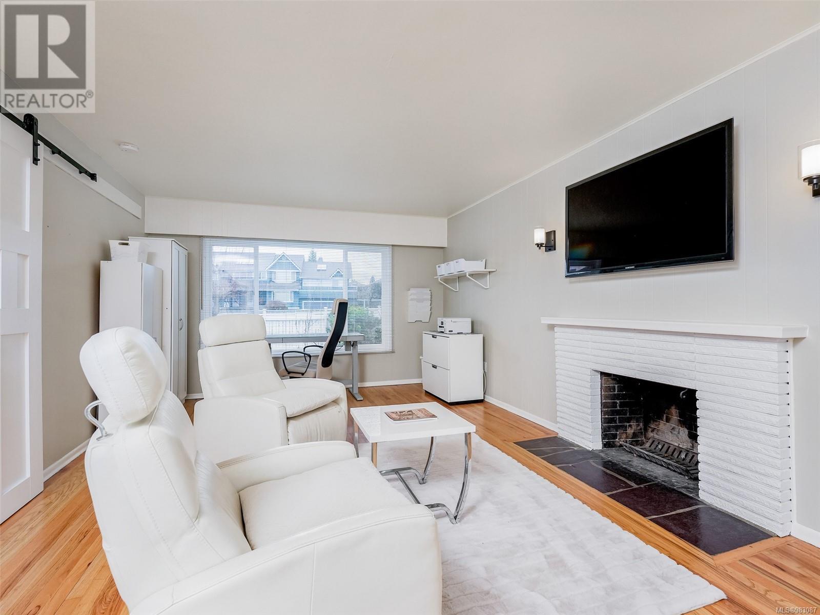 Property at 4447 Narvaez Cres image 5