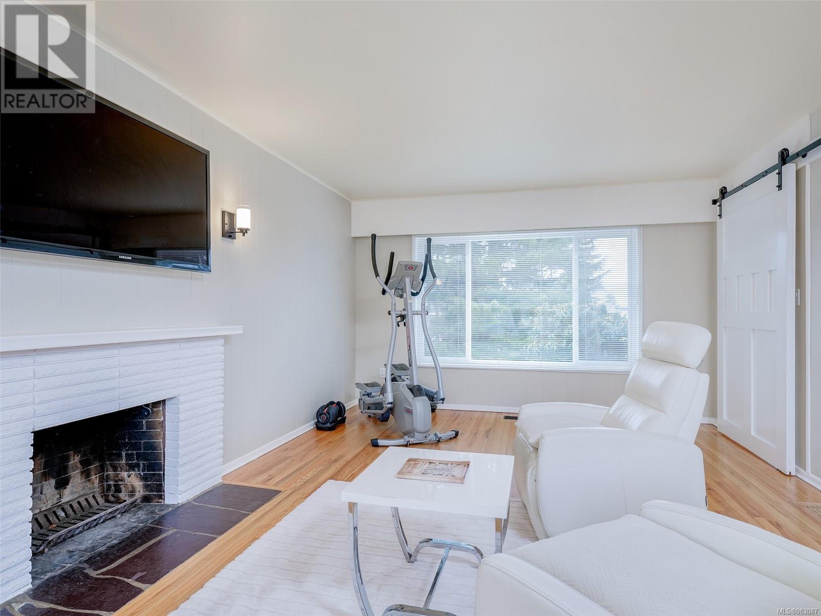 Property at 4447 Narvaez Cres image 4