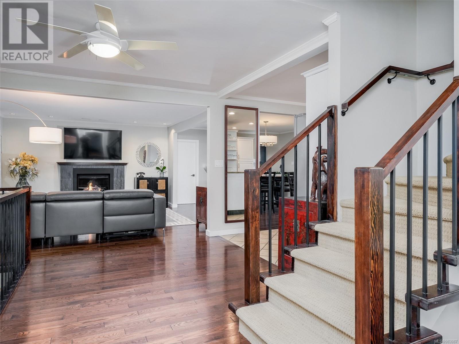 Property at 4447 Narvaez Cres image 2