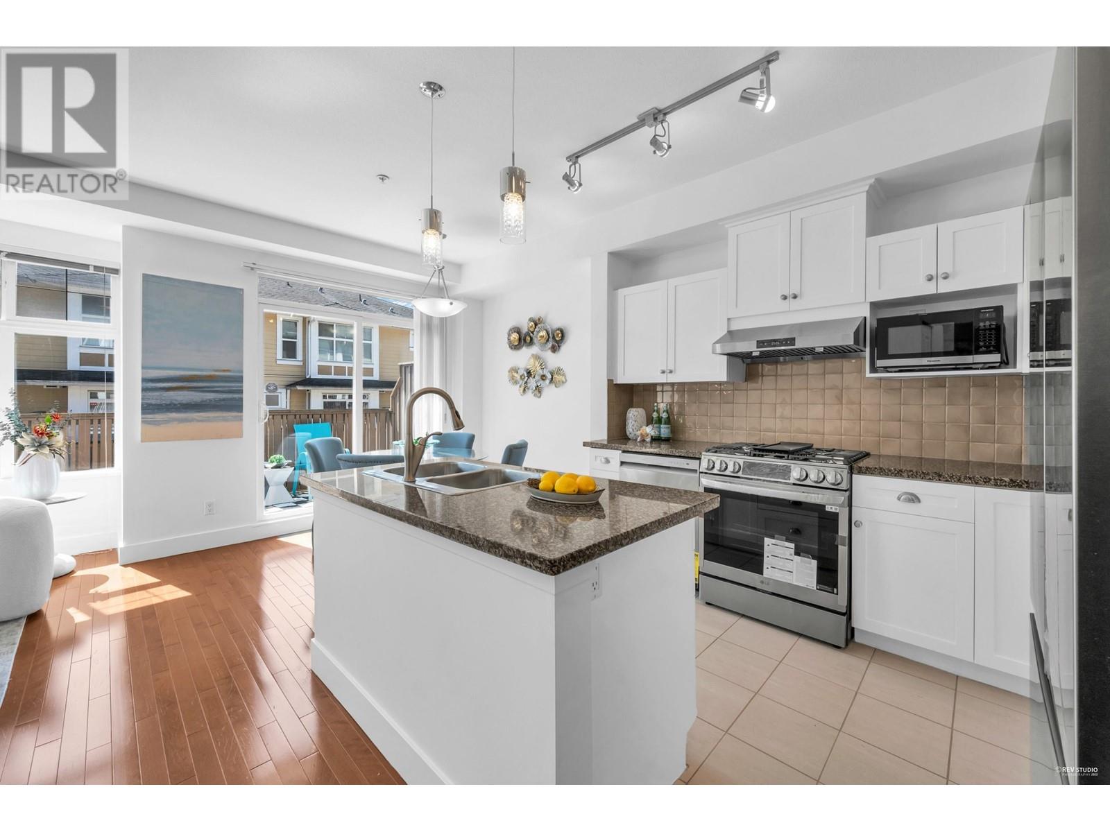 Listing Picture 11 of 40 : 980 W 58TH AVENUE, Vancouver / 溫哥華 - 魯藝地產 Yvonne Lu Group - MLS Medallion Club Member