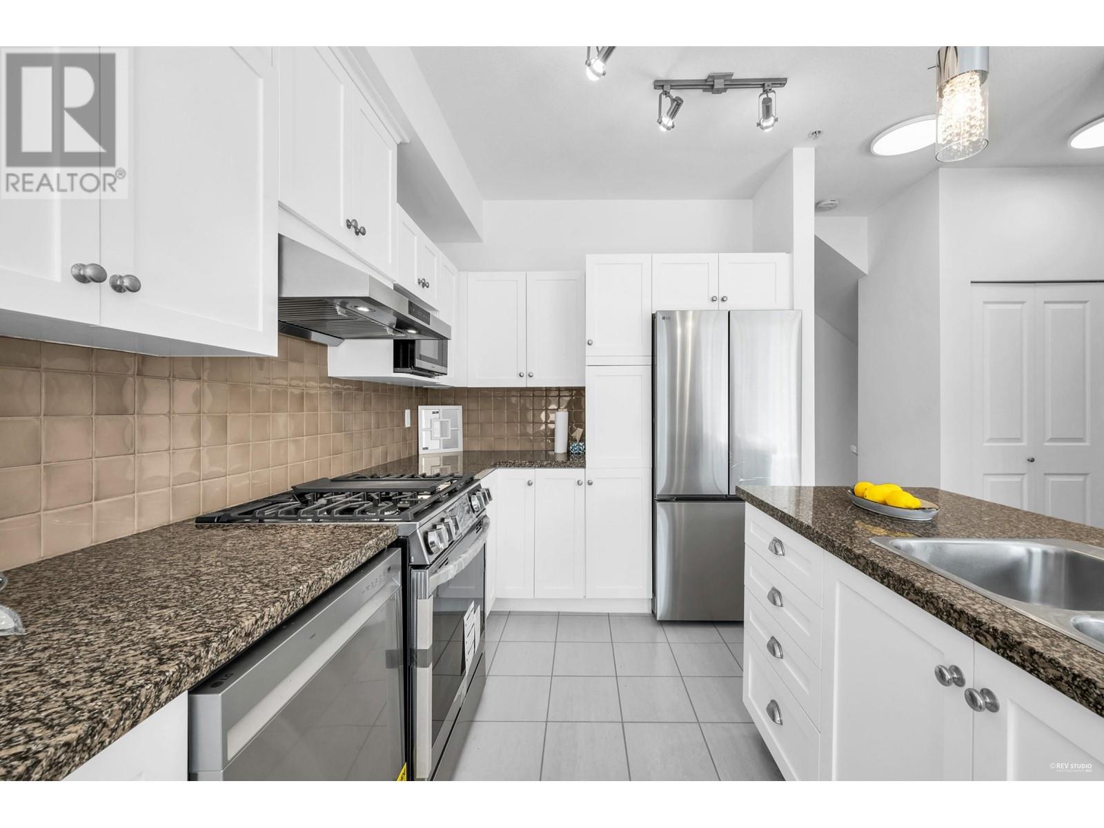 Listing Picture 12 of 40 : 980 W 58TH AVENUE, Vancouver / 溫哥華 - 魯藝地產 Yvonne Lu Group - MLS Medallion Club Member