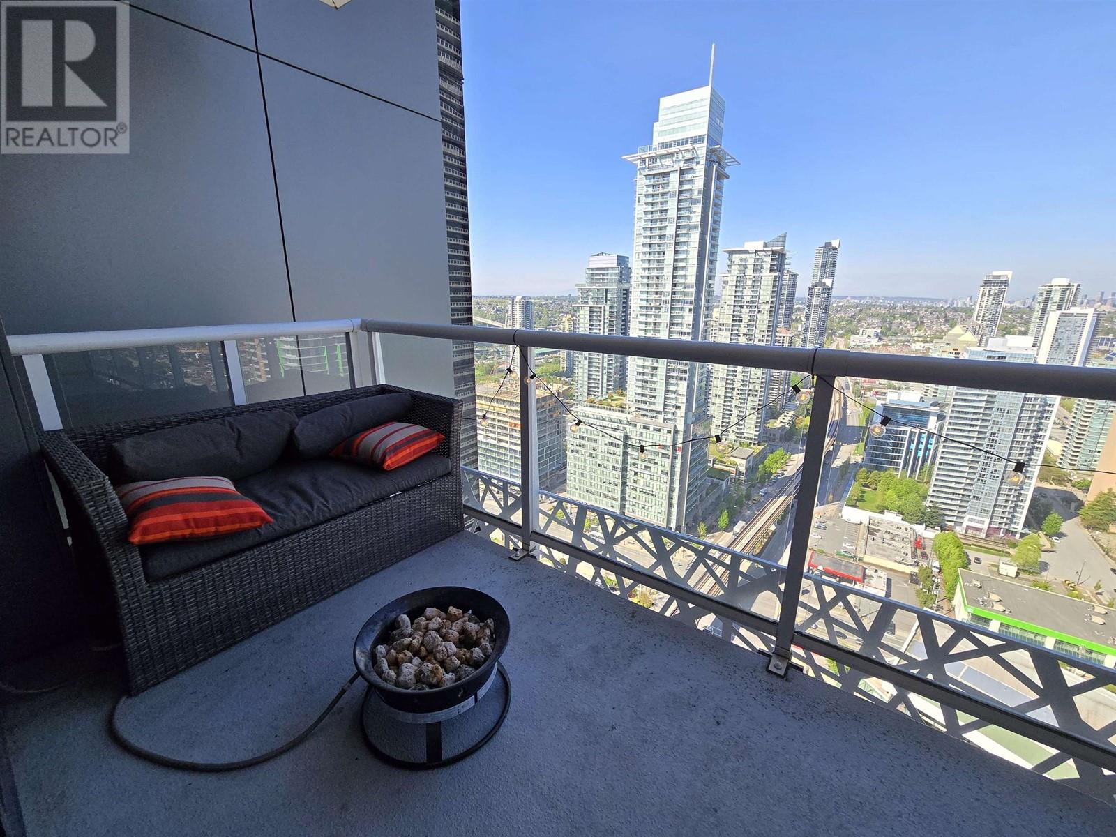 Listing Picture 8 of 27 : 3507 1955 ALPHA WAY, Burnaby / 本拿比 - 魯藝地產 Yvonne Lu Group - MLS Medallion Club Member