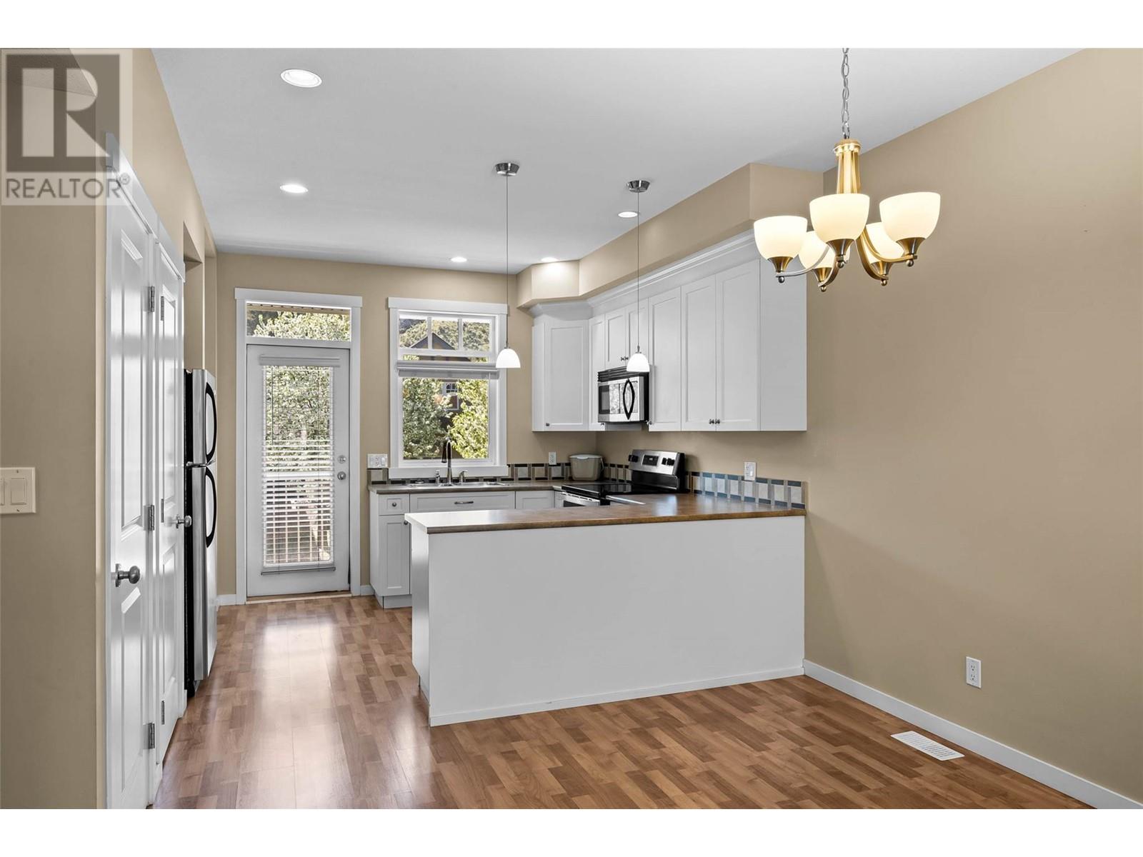 Property at 2860 Valleyview Drive Unit# 4 image 4