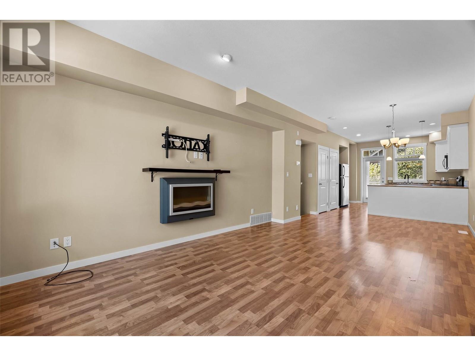 Property at 2860 Valleyview Drive Unit# 4 image 5