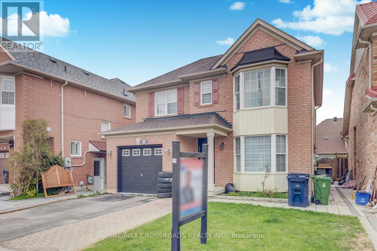 Property at 19 KNOTWOOD CRESCENT image 3