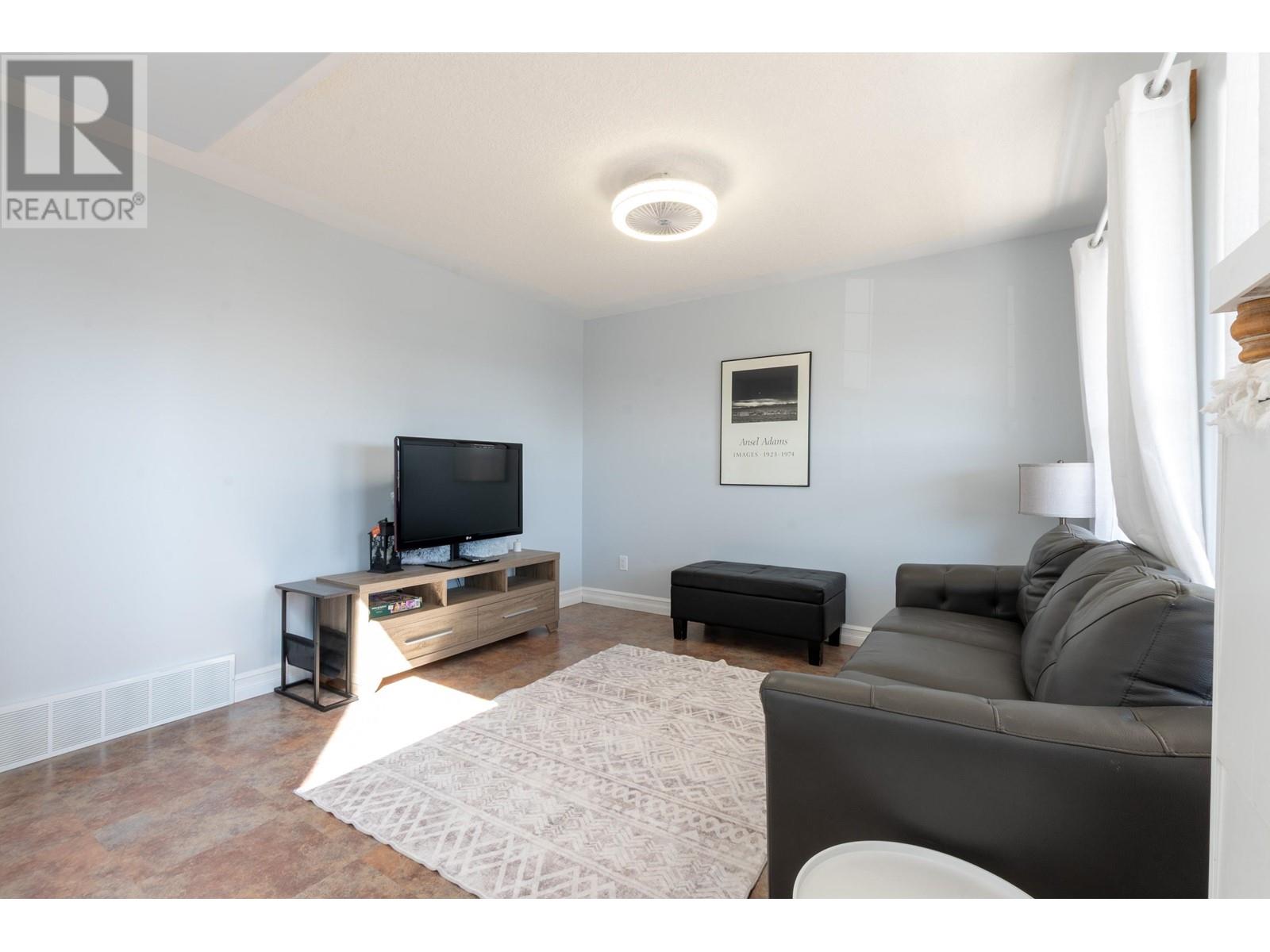 Property at 6903 WESTMOUNT DRIVE image 3