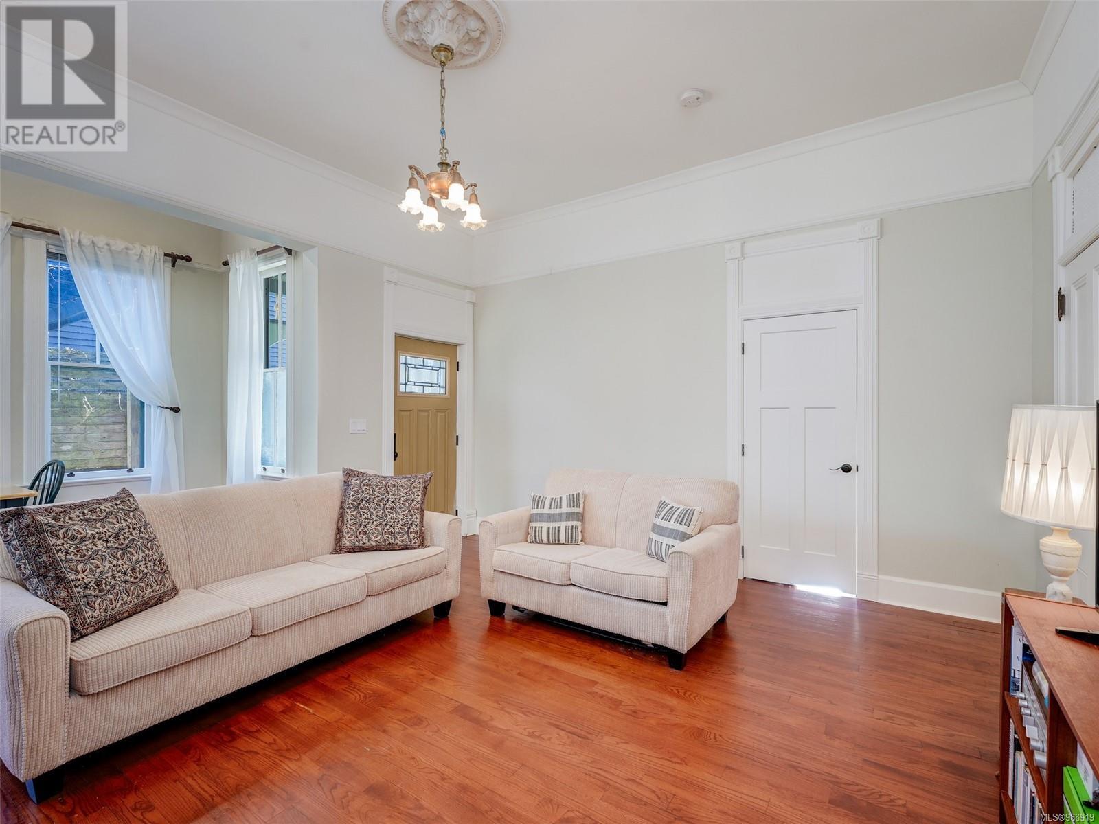 Property at 1014 Richardson St image 4