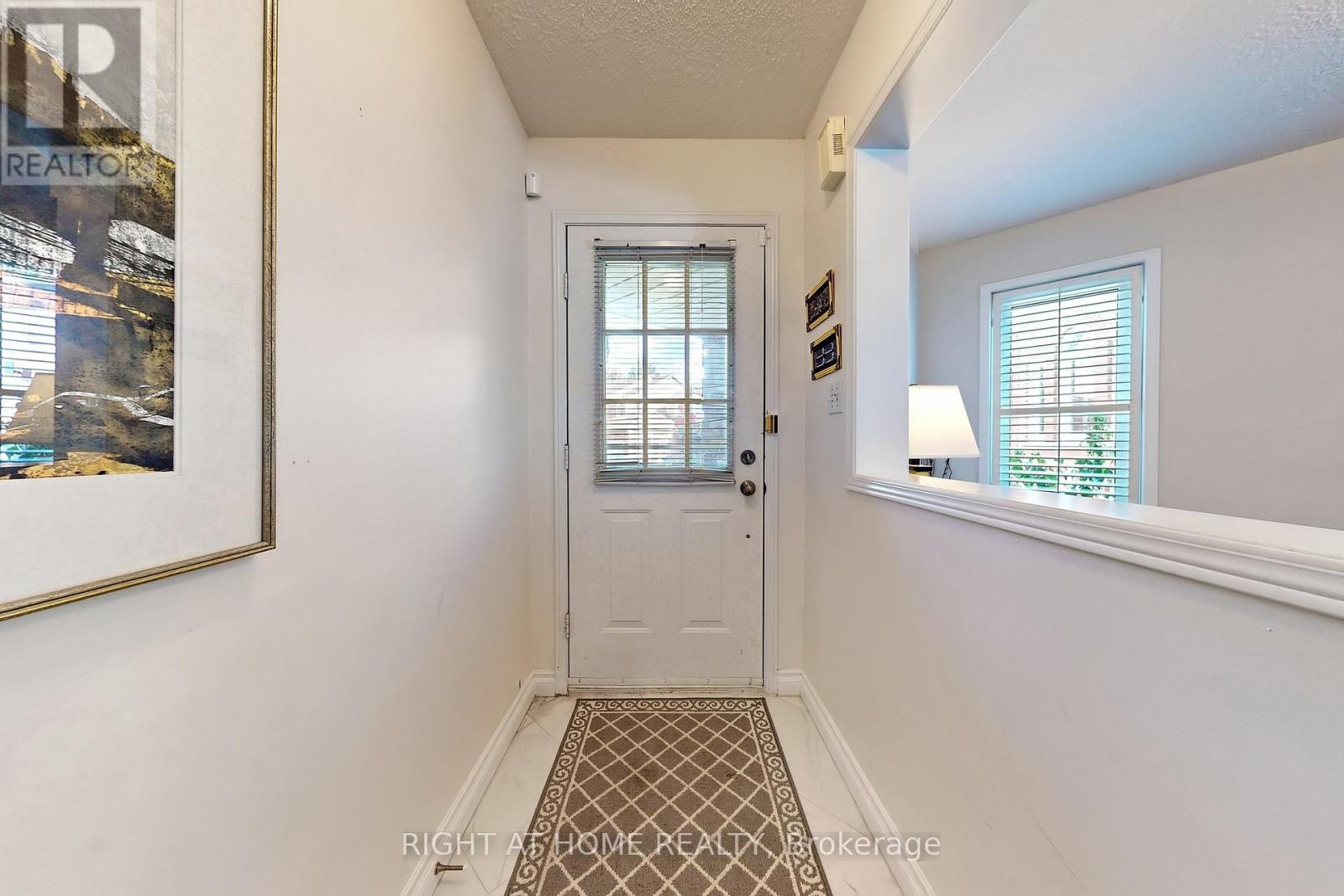 117 Lent Crescent, Brampton, Ontario  L6Y 5E6 - Photo 2 - W11996552