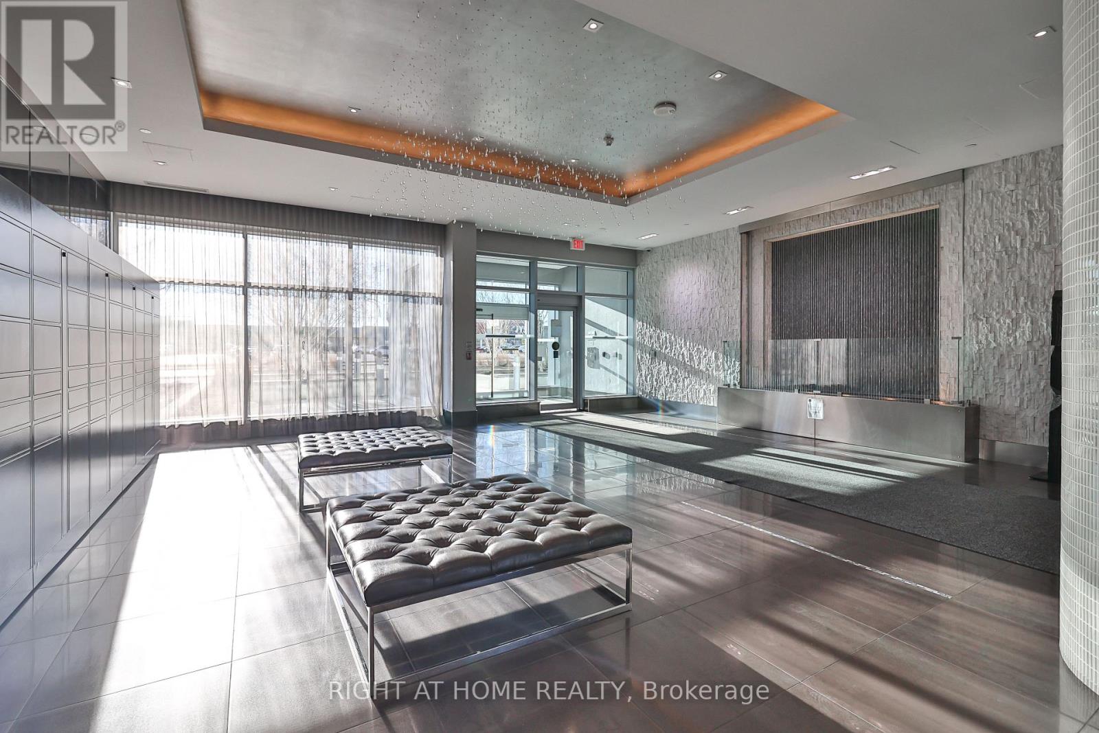 209 - 65 Speers Road, Oakville, Ontario  L6K 0J1 - Photo 2 - W12017855