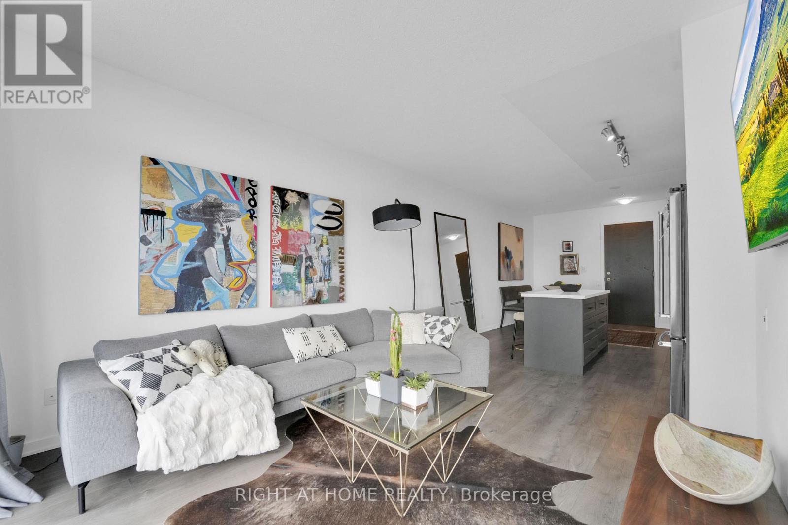 1414 - 105 THE QUEENSWAY, Toronto, Ontario