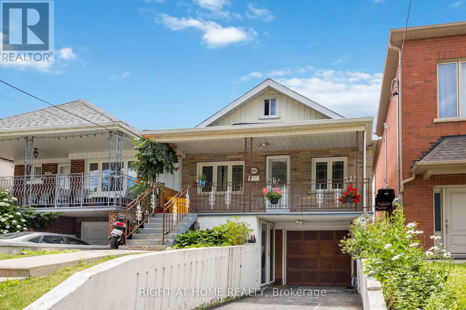 201 Bowie Avenue, Toronto, Ontario  M6E 2R6 - Photo 3 - W12038538