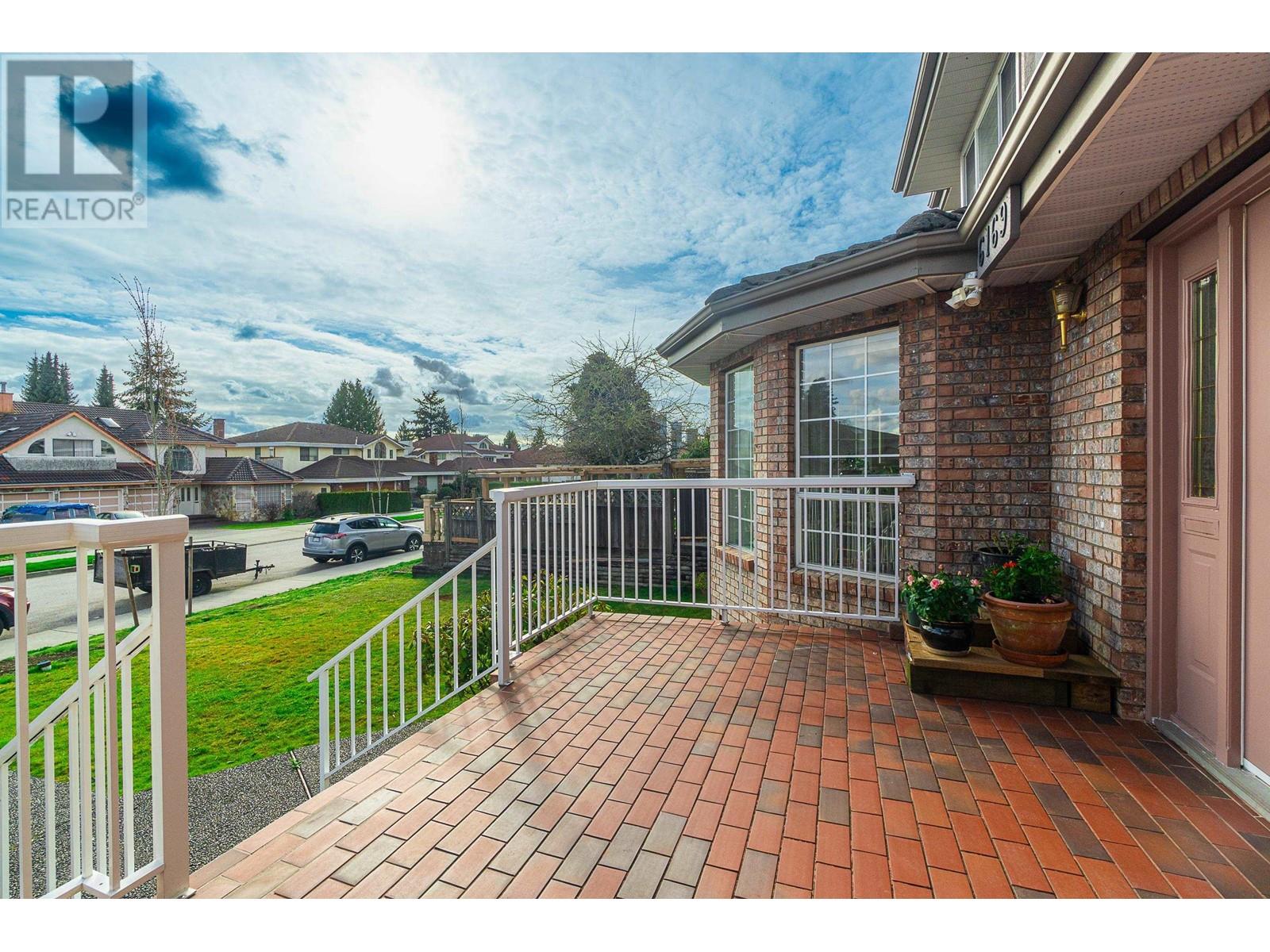 Listing Picture 27 of 35 : 6169 LOCHDALE STREET, Burnaby / 本拿比 - 魯藝地產 Yvonne Lu Group - MLS Medallion Club Member